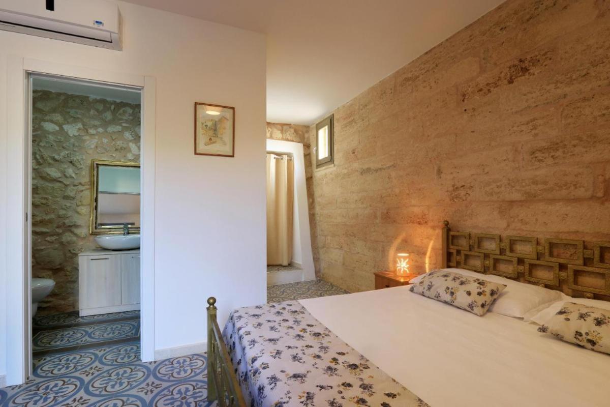 Agriturismo Allu Ruvezzu Bed & Breakfast Torre Mozza Exterior photo